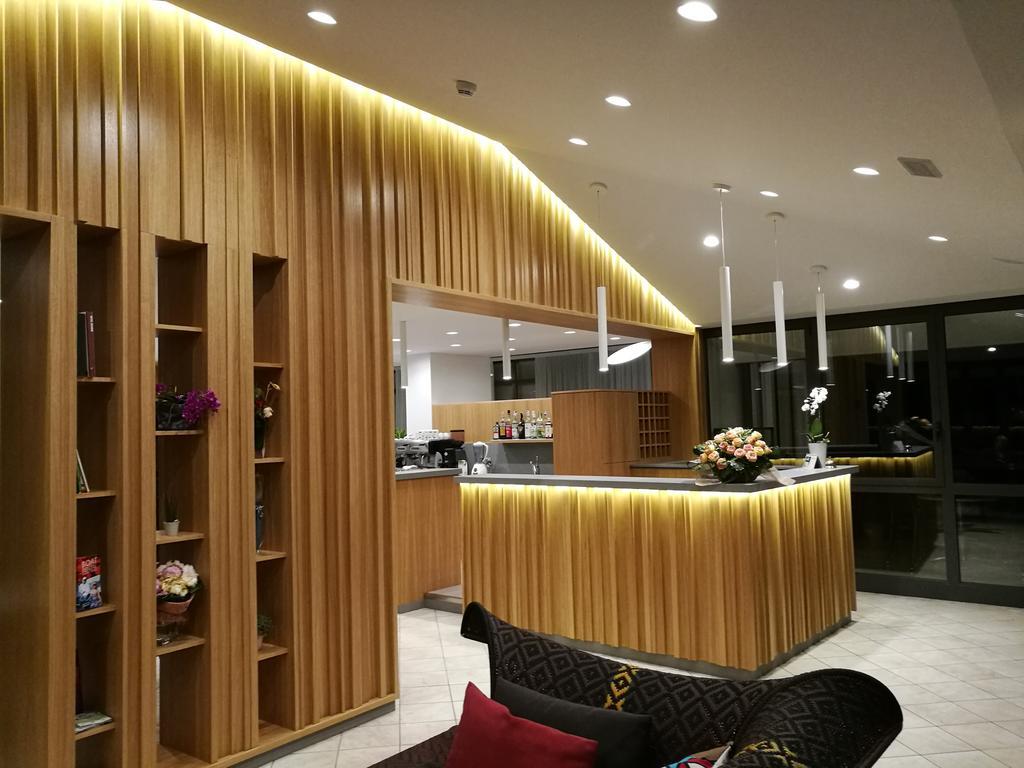 Hotel Caracas ลินญาโน ซับเบียโดโร ภายนอก รูปภาพ