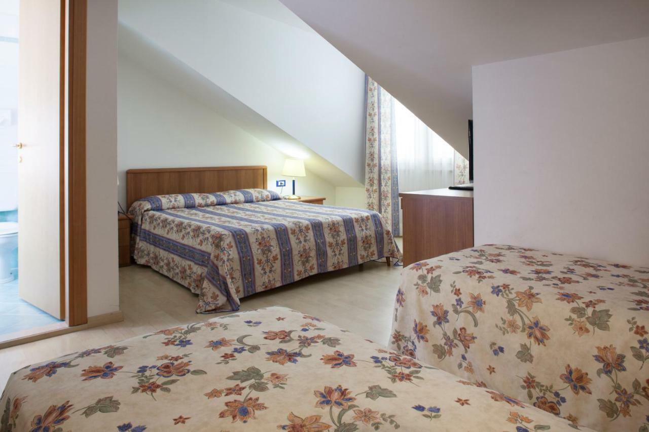 Hotel Caracas ลินญาโน ซับเบียโดโร ภายนอก รูปภาพ